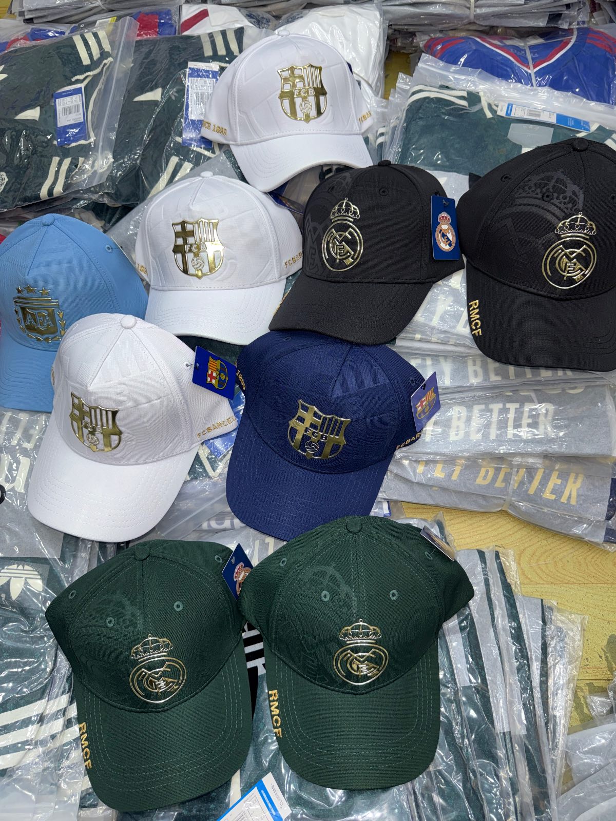 Caps