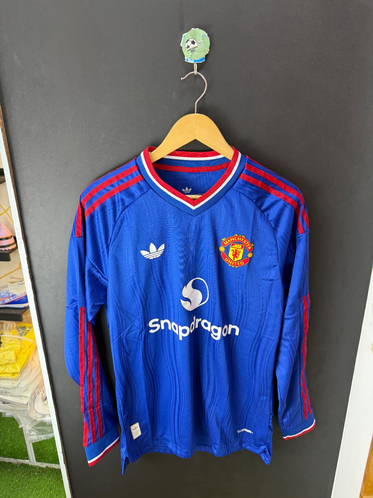 Man u 26-27 away full player