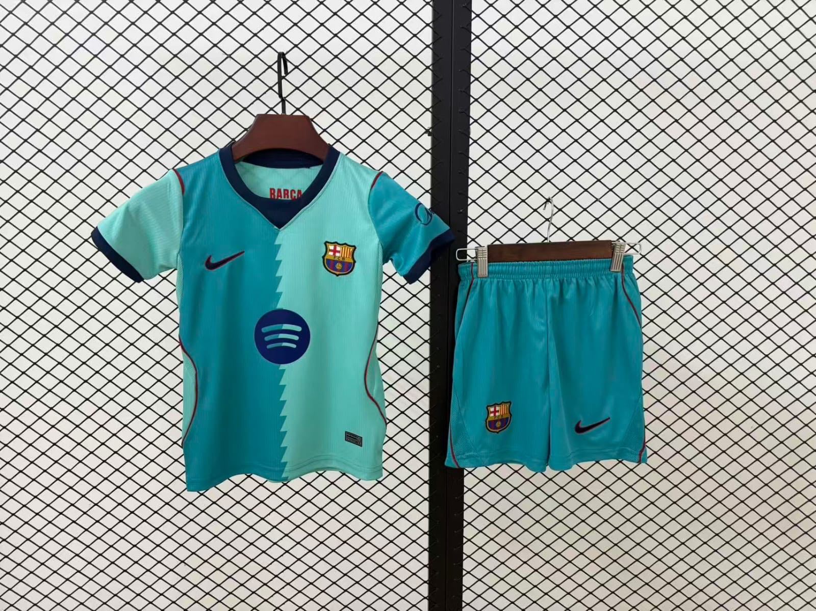 Barcelona 26-27 third kids set