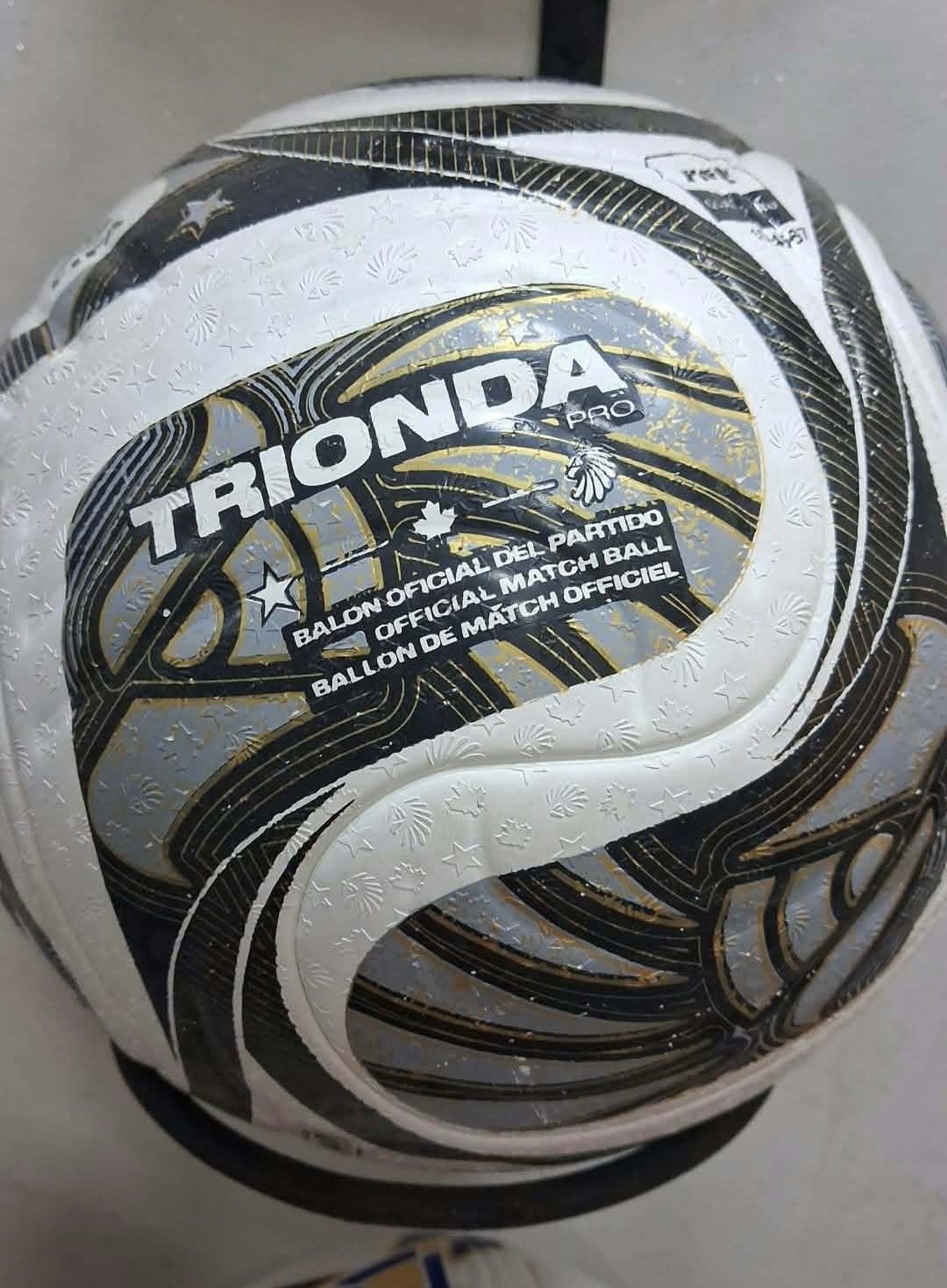 Trionda black& white concept