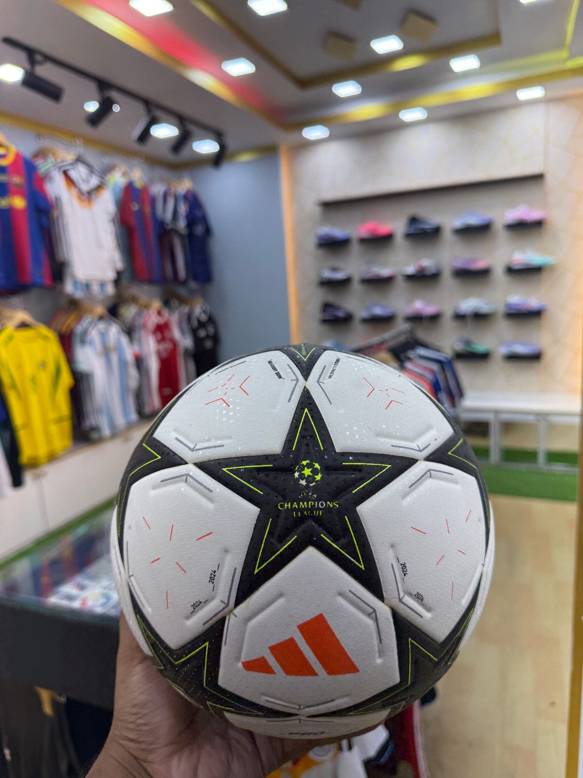 2023-24 ucl winning ball